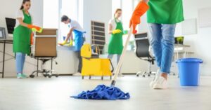 خدمات النظافة العامة للشركات: لبيئة عمل منتجة ومريحة